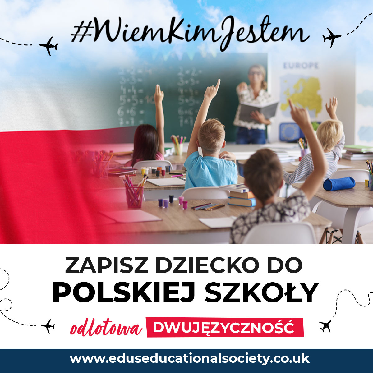 Uczniowie podnoszący ręce podczas lekcji w polskiej szkole w Szkocji — kampania #WiemKimJestem wspierająca dwujęzyczność dzieci